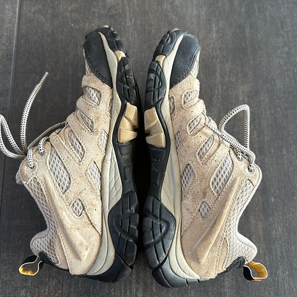 Merrell Women’s Moab Ventilator Hiking shoes - Picture 5 of 10